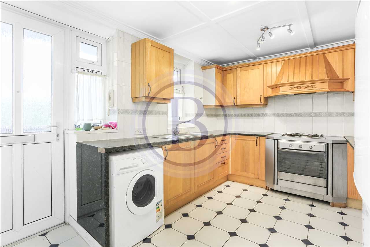 2 bed flat for sale in Dalmeny Avenue - Property Image 1