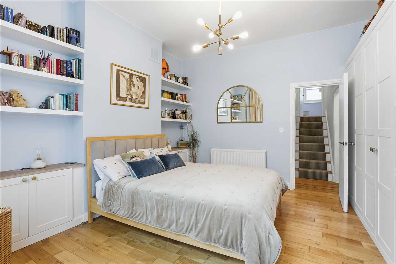 2 bed flat for sale in Bardolph Road 5