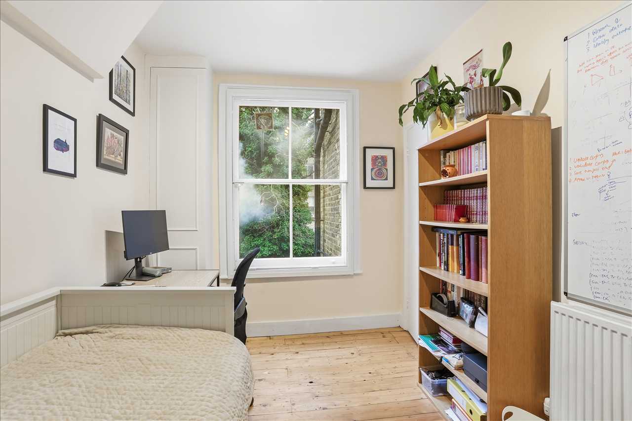 2 bed flat for sale in Bardolph Road 7