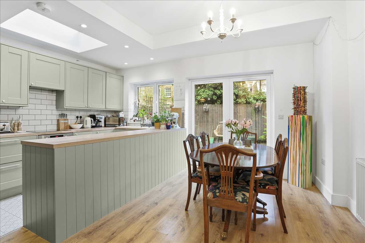 2 bed flat for sale in Bardolph Road 8