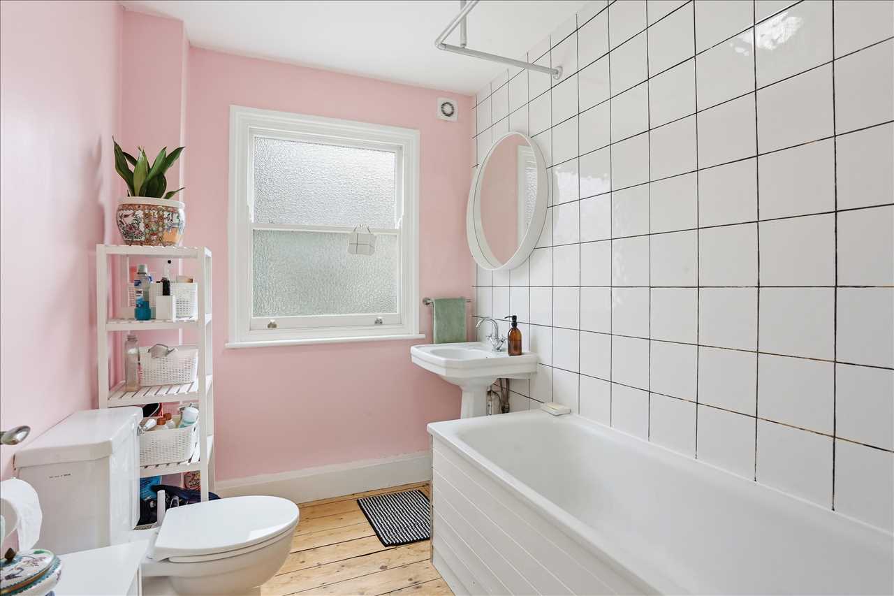 2 bed flat for sale in Bardolph Road 11