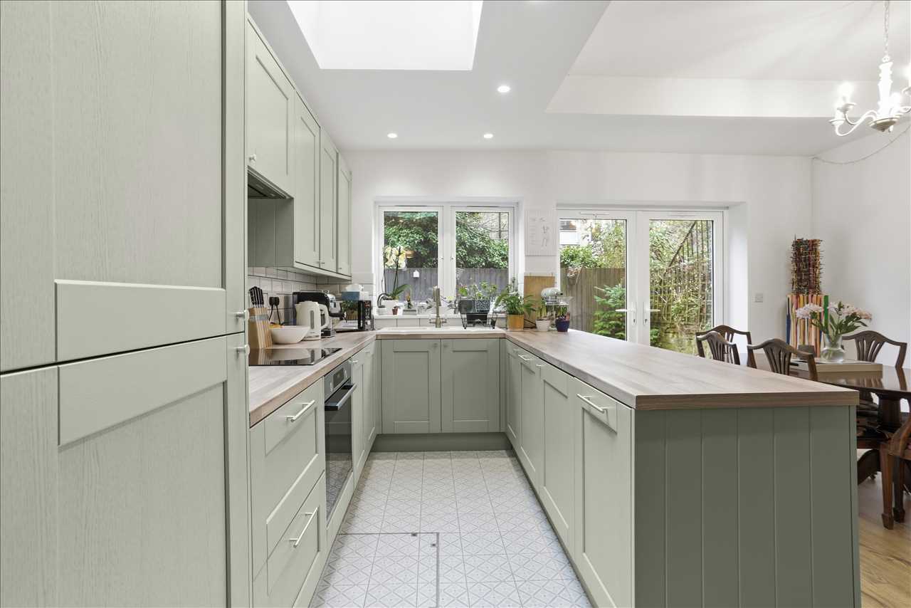 2 bed flat for sale in Bardolph Road 13