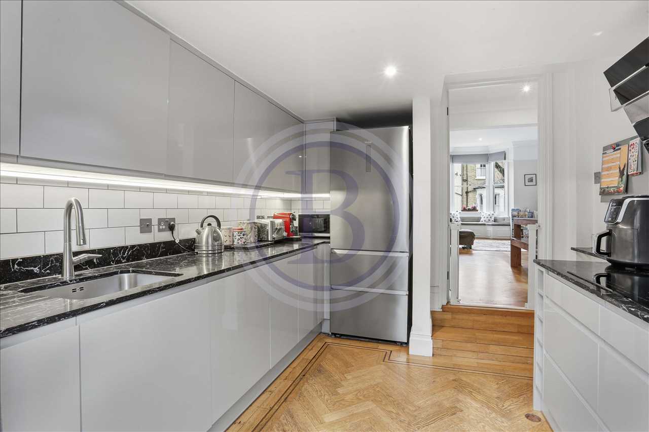 3 bed maisonette for sale in Corinne Road  - Property Image 5
