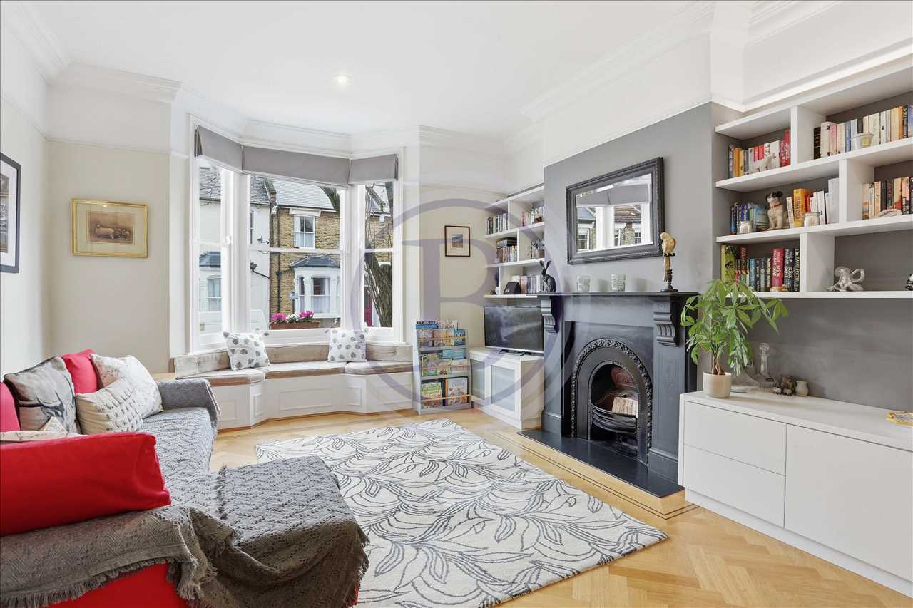 3 bed maisonette for sale in Corinne Road 5