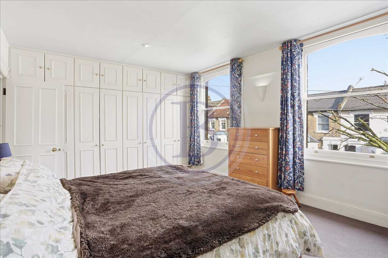 3 bed maisonette for sale in Corinne Road 14