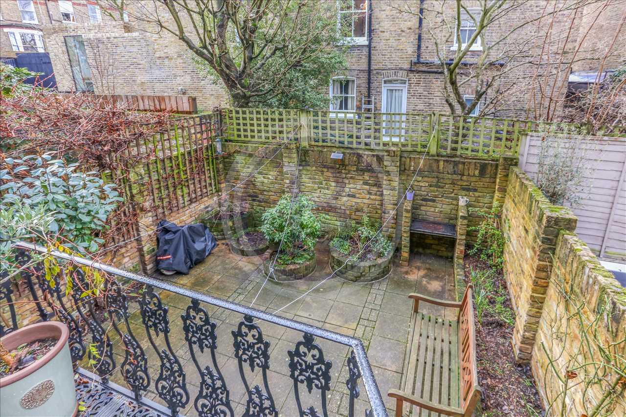 3 bed maisonette for sale in Corinne Road 20