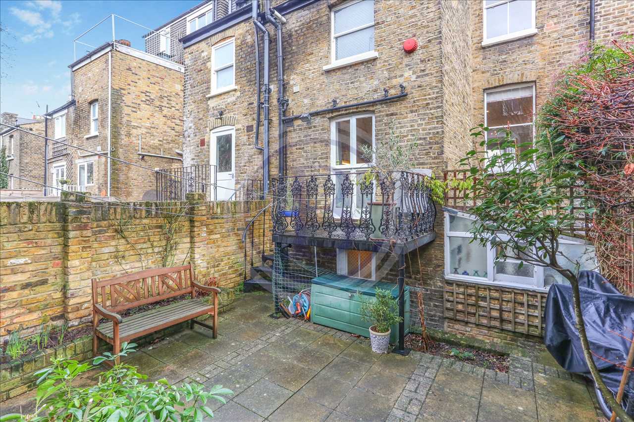 3 bed maisonette for sale in Corinne Road 21