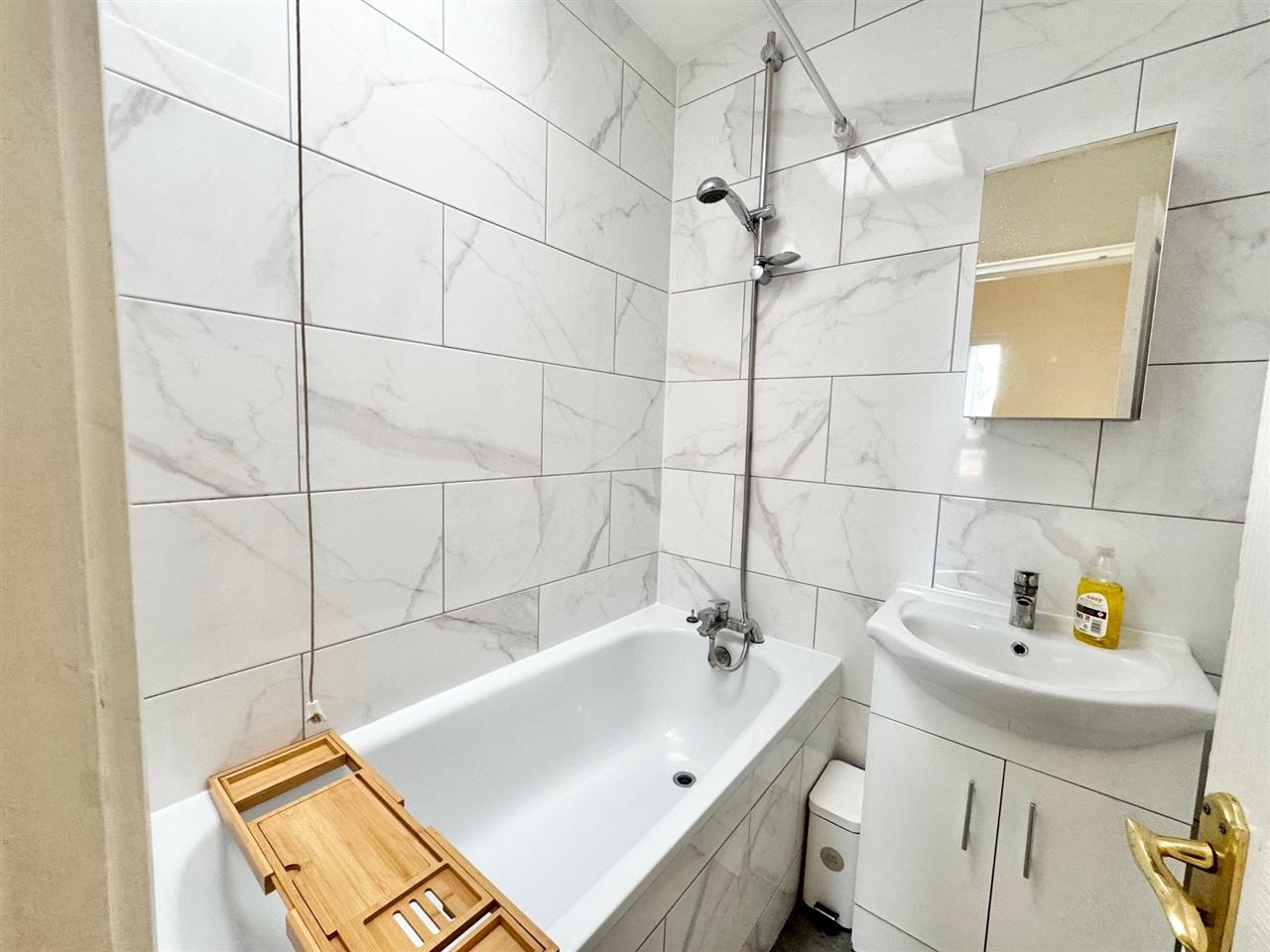 3 bed flat to rent in Kiln Place 6