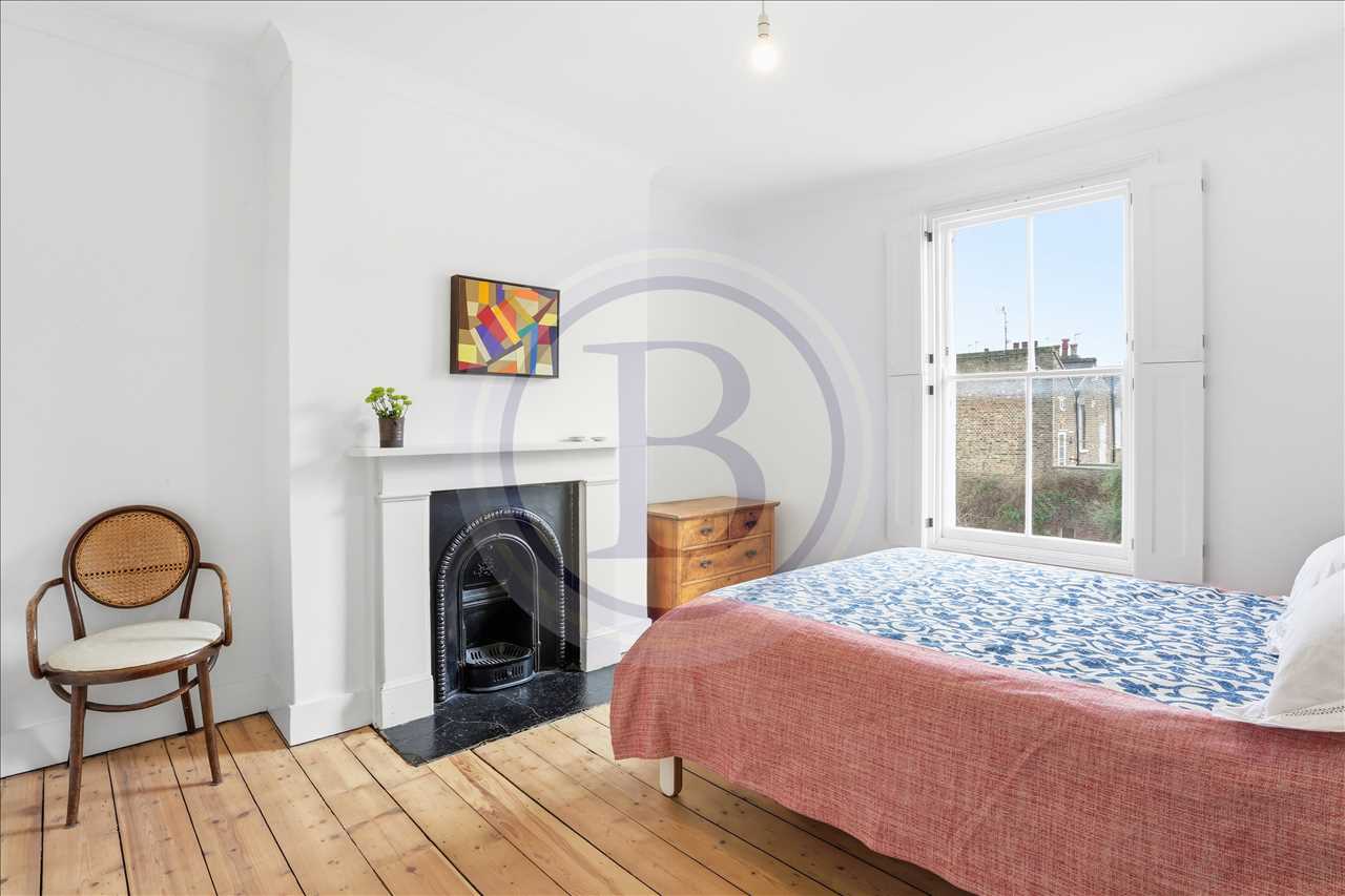 3 bed maisonette to rent in Lady Somerset Road 3