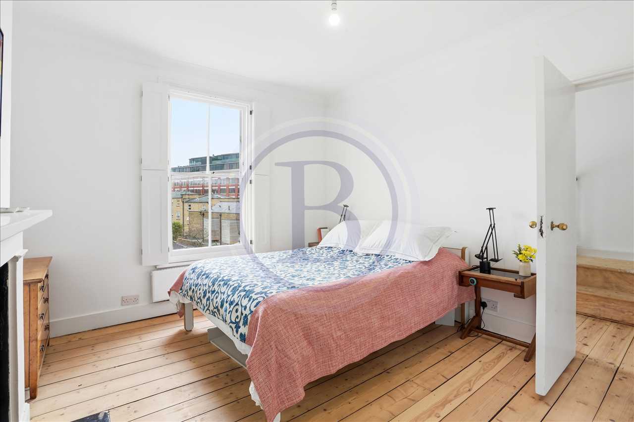 3 bed maisonette to rent in Lady Somerset Road 4