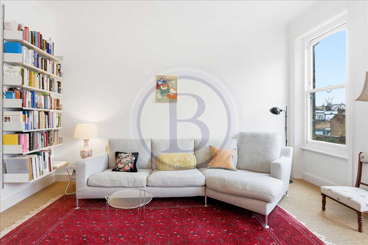 3 bed maisonette to rent in Lady Somerset Road 9