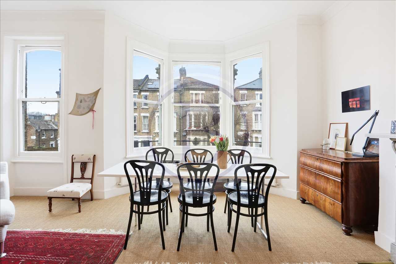 3 bed maisonette to rent in Lady Somerset Road 11