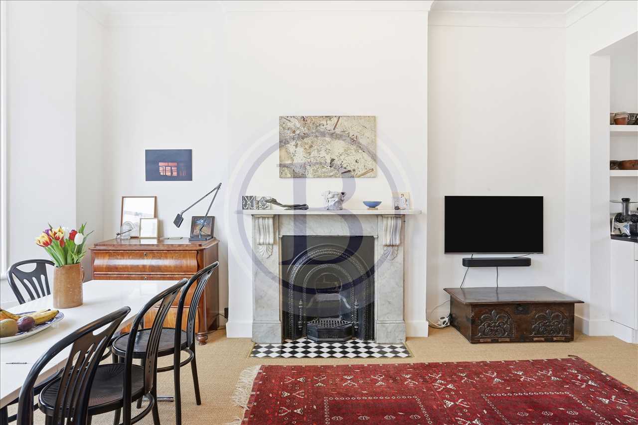 3 bed maisonette to rent in Lady Somerset Road 14