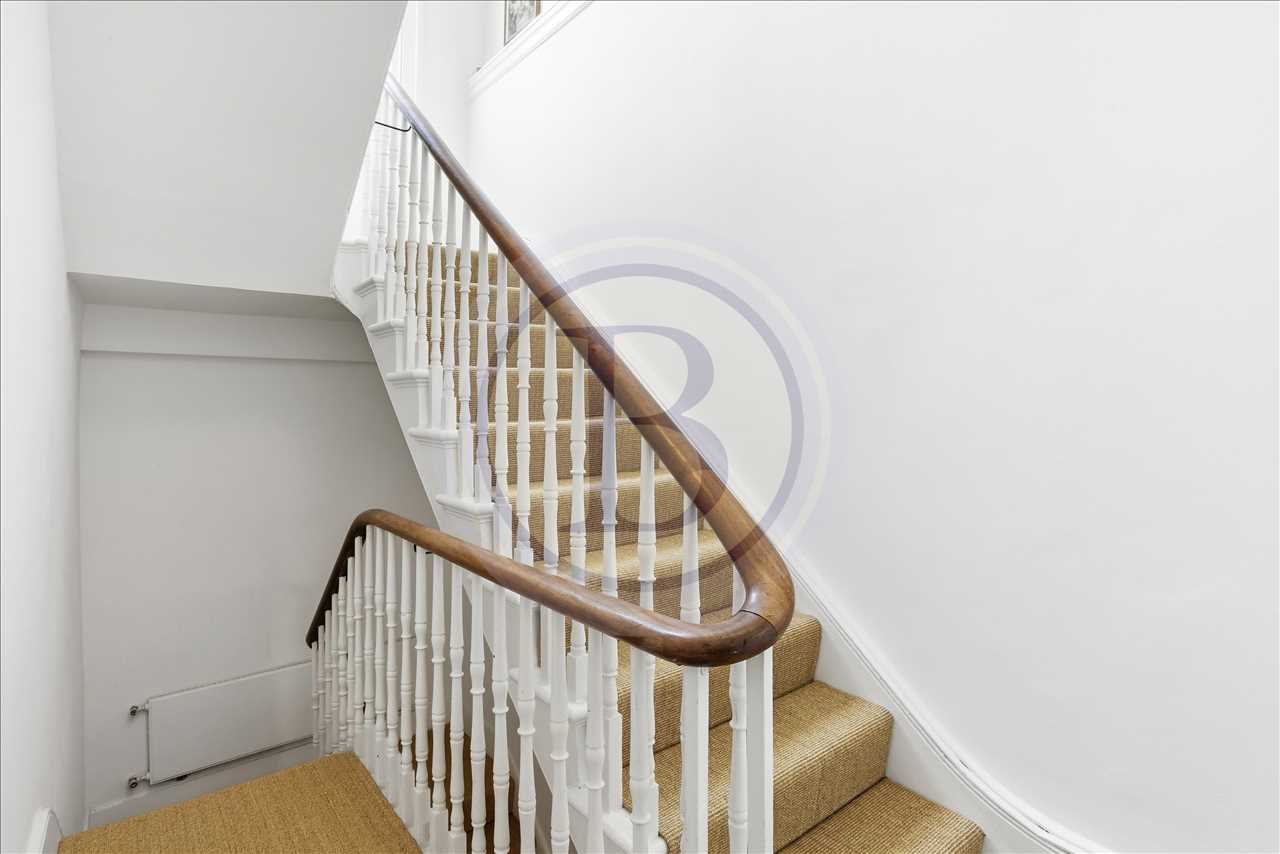 3 bed maisonette to rent in Lady Somerset Road 16