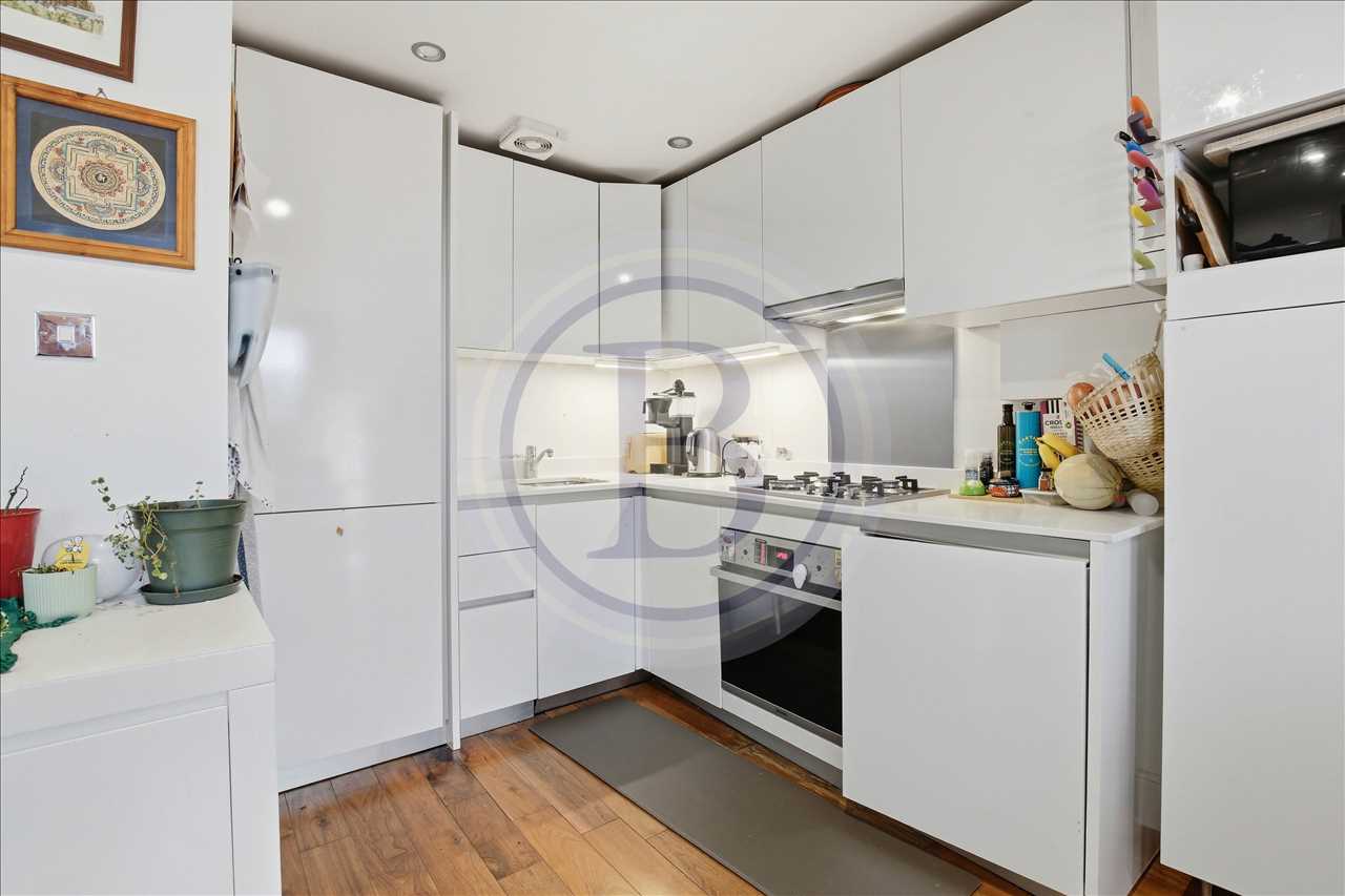 2 bed flat for sale in Camden Road  - Property Image 3