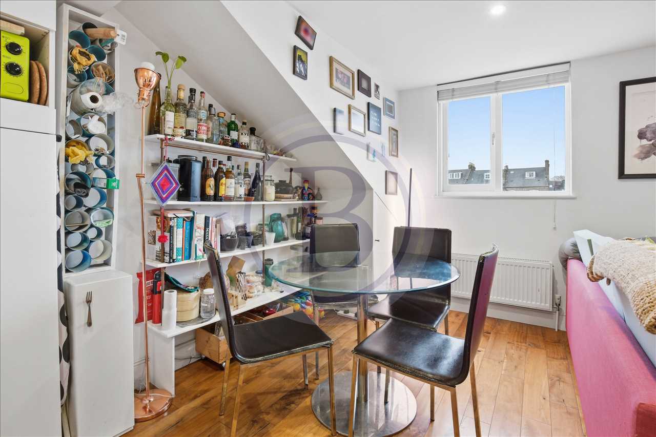 2 bed flat for sale in Camden Road  - Property Image 5