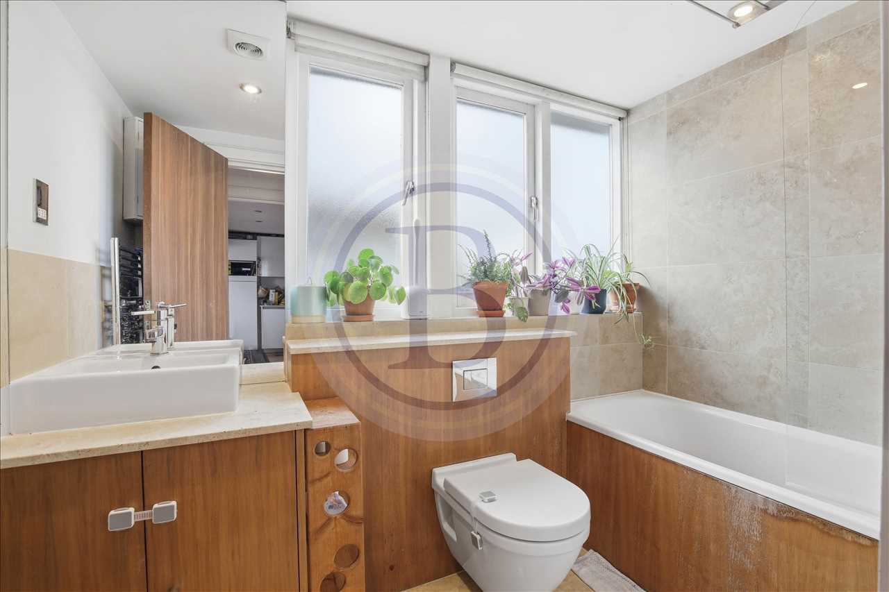 2 bed flat for sale in Camden Road  - Property Image 7