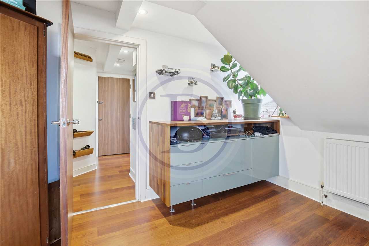 2 bed flat for sale in Camden Road 7