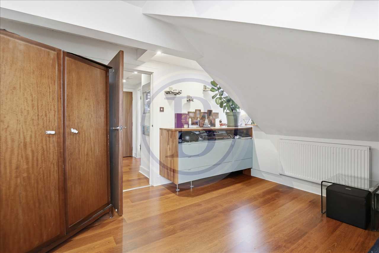 2 bed flat for sale in Camden Road  - Property Image 10