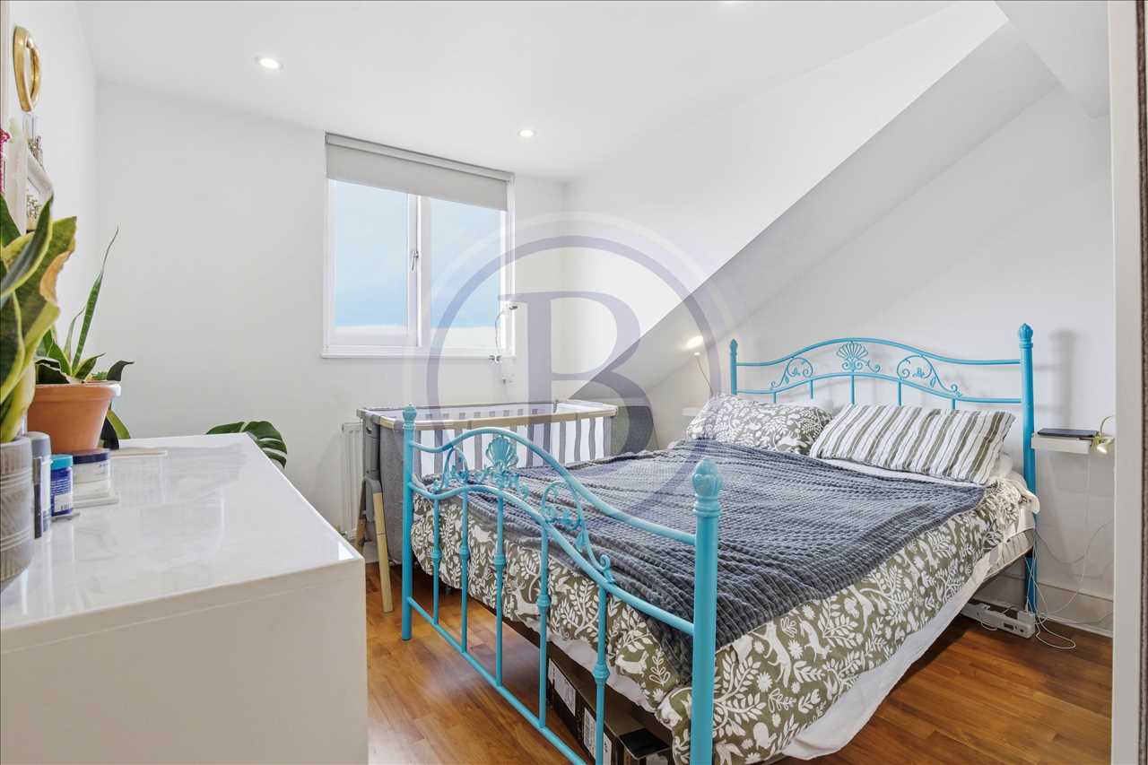 2 bed flat for sale in Camden Road 12