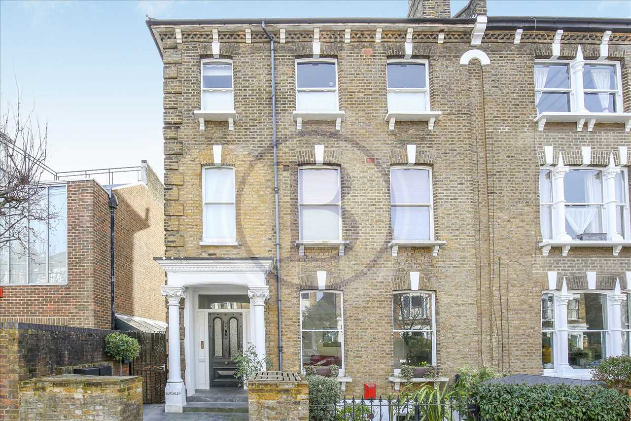 4 bed flat for sale in Lady Somerset Road 1