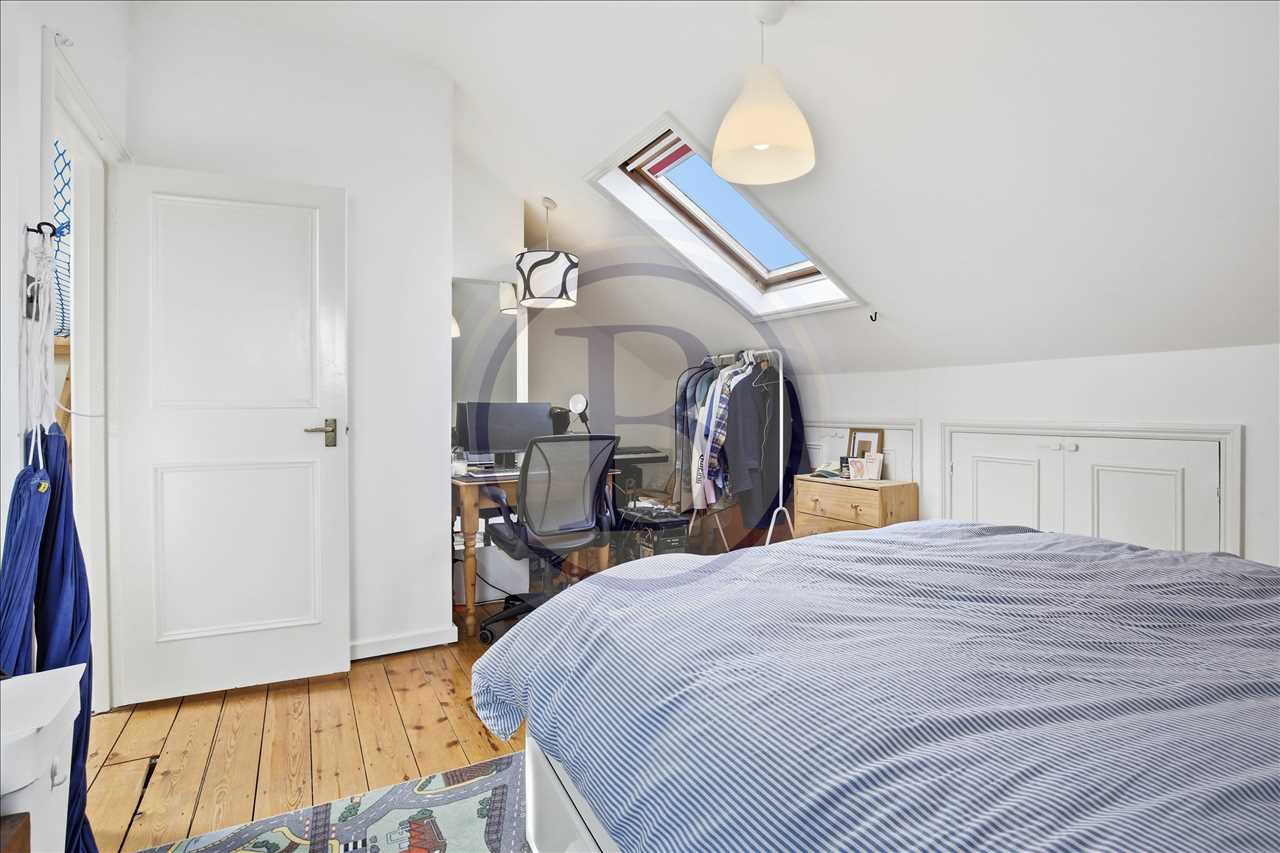 4 bed flat for sale in Lady Somerset Road  - Property Image 3