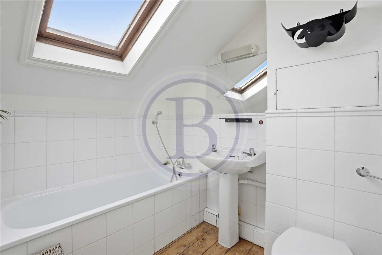 4 bed flat for sale in Lady Somerset Road 5