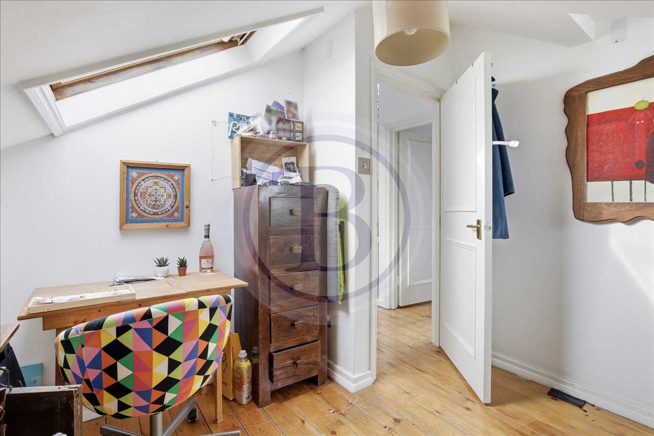 4 bed flat for sale in Lady Somerset Road 7