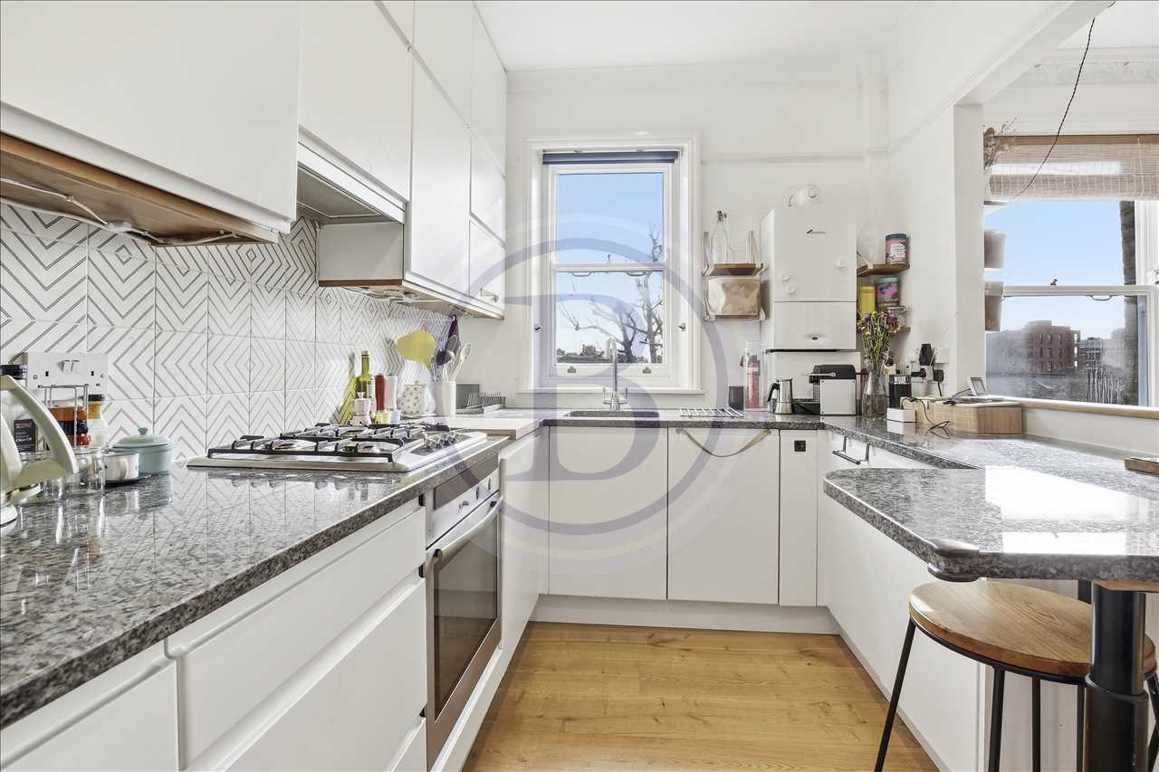 4 bed flat for sale in Lady Somerset Road 9