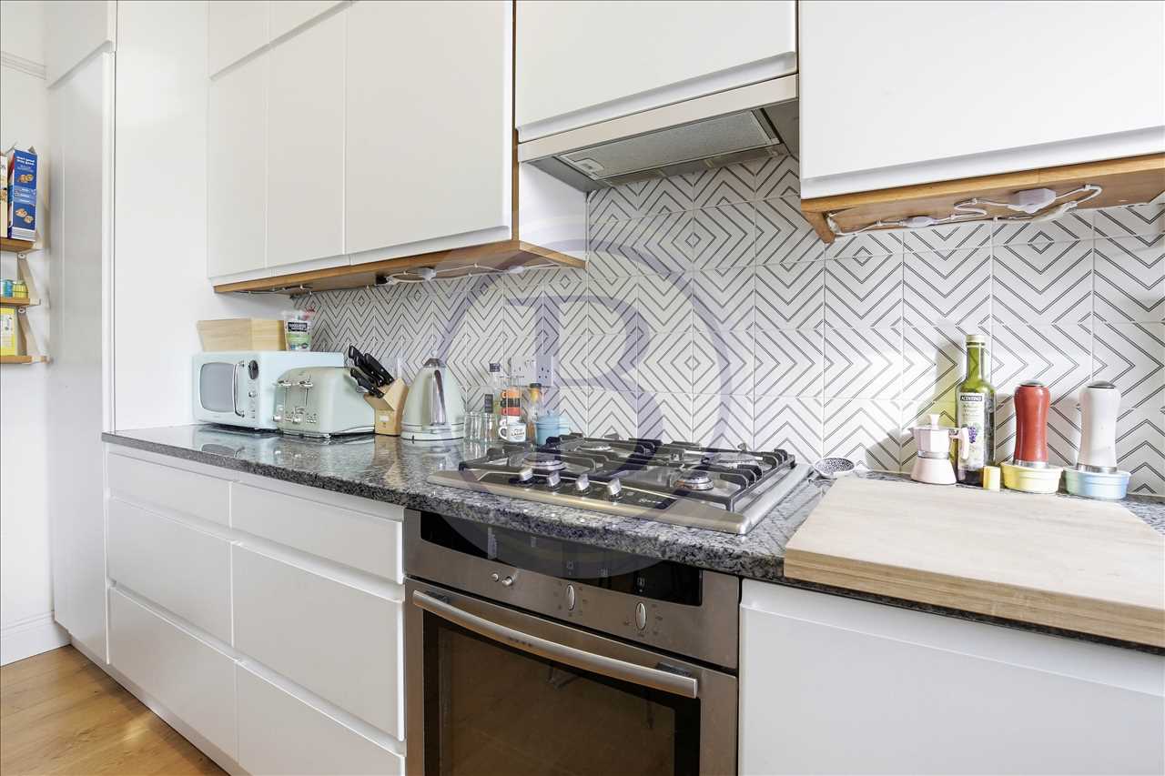 4 bed flat for sale in Lady Somerset Road 11