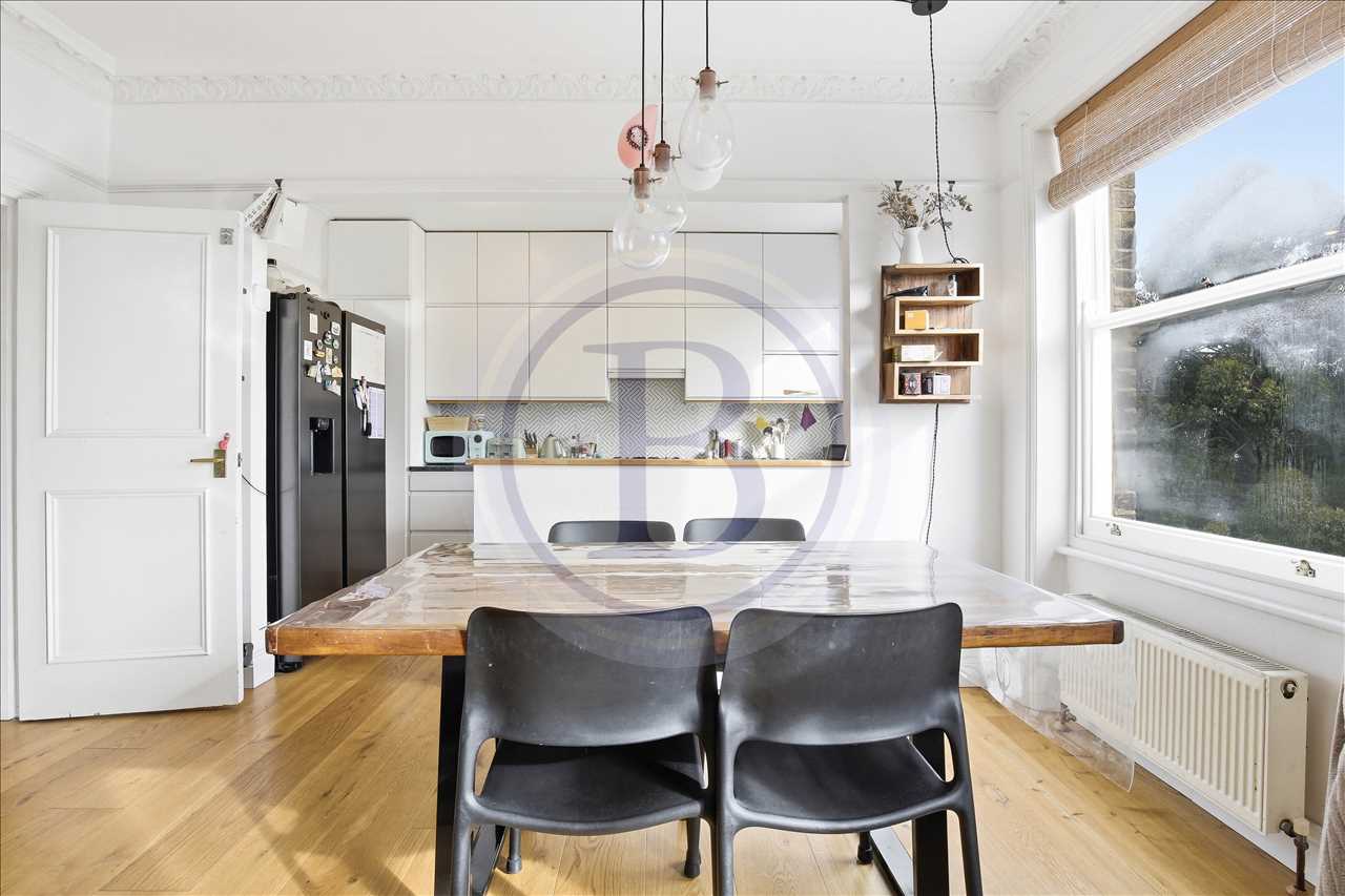 4 bed flat for sale in Lady Somerset Road 16