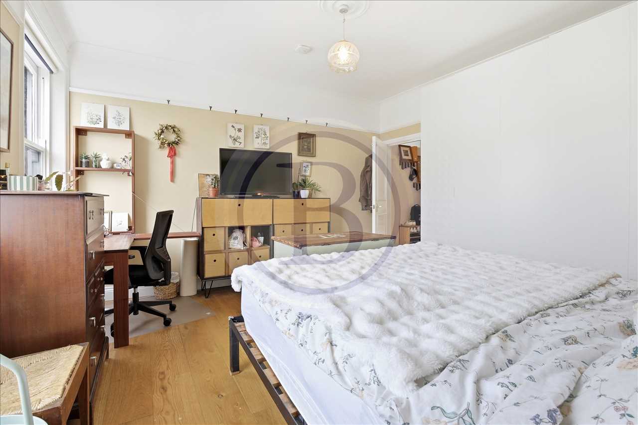 4 bed flat for sale in Lady Somerset Road 21