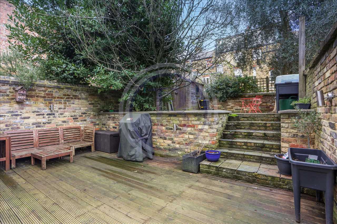 2 bed flat for sale in Tufnell Park Road 1