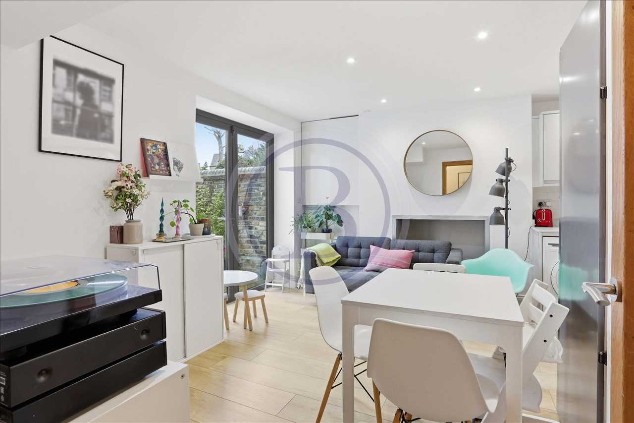 2 bed flat for sale in Tufnell Park Road 2