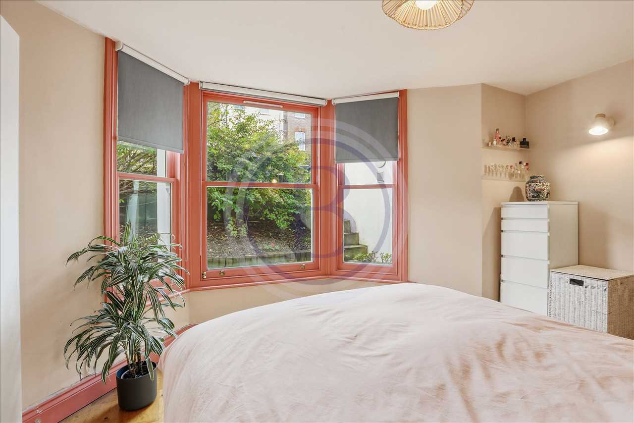 2 bed flat for sale in Tufnell Park Road  - Property Image 10