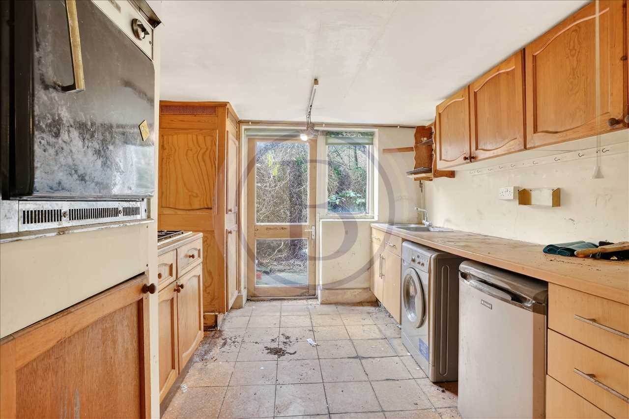1 bed flat for sale in Dalmeny Road 1