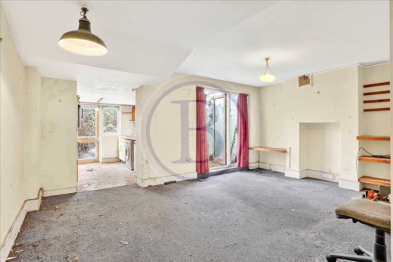 1 bed flat for sale in Dalmeny Road  - Property Image 4