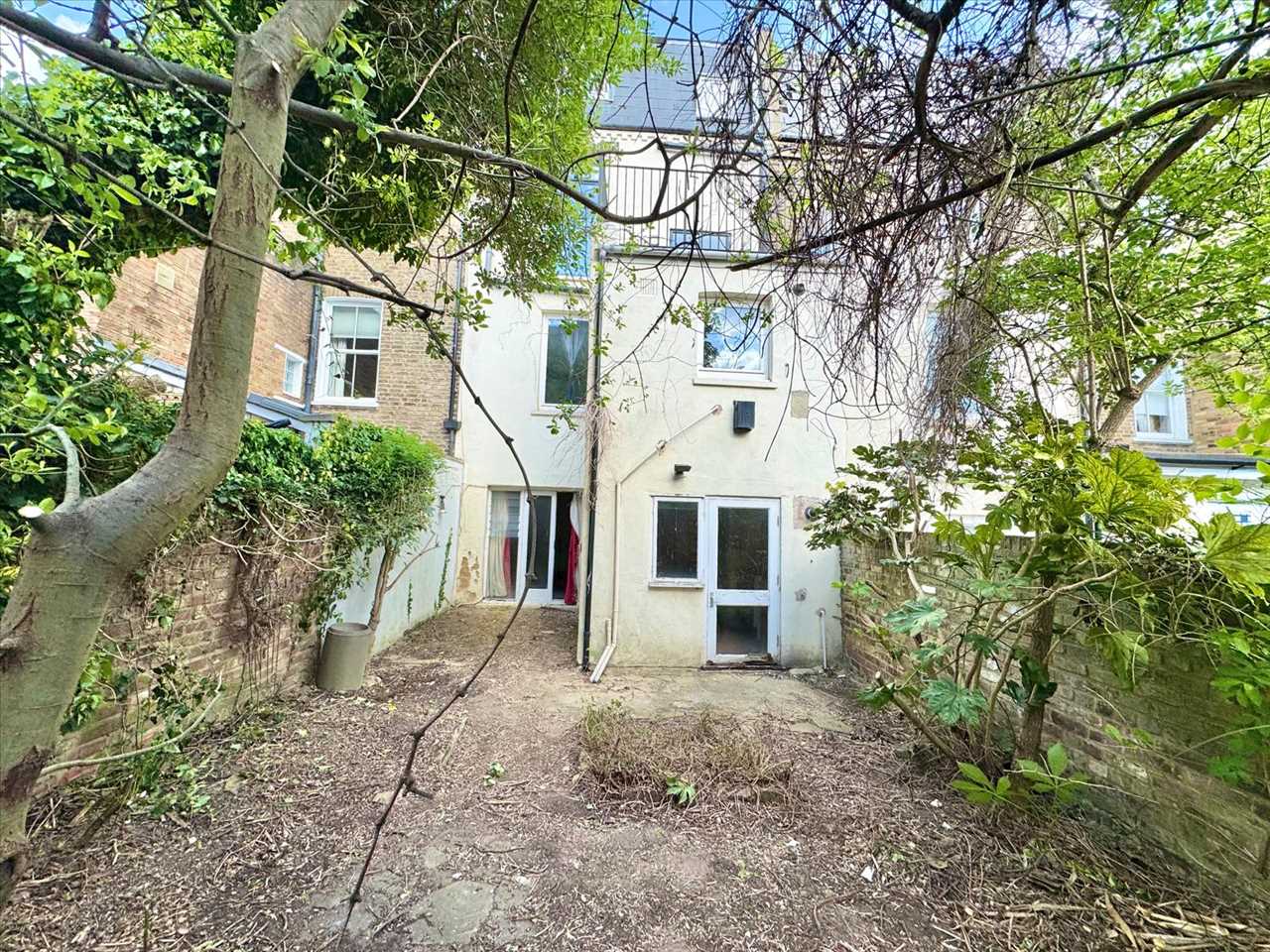 1 bed flat for sale in Dalmeny Road 4