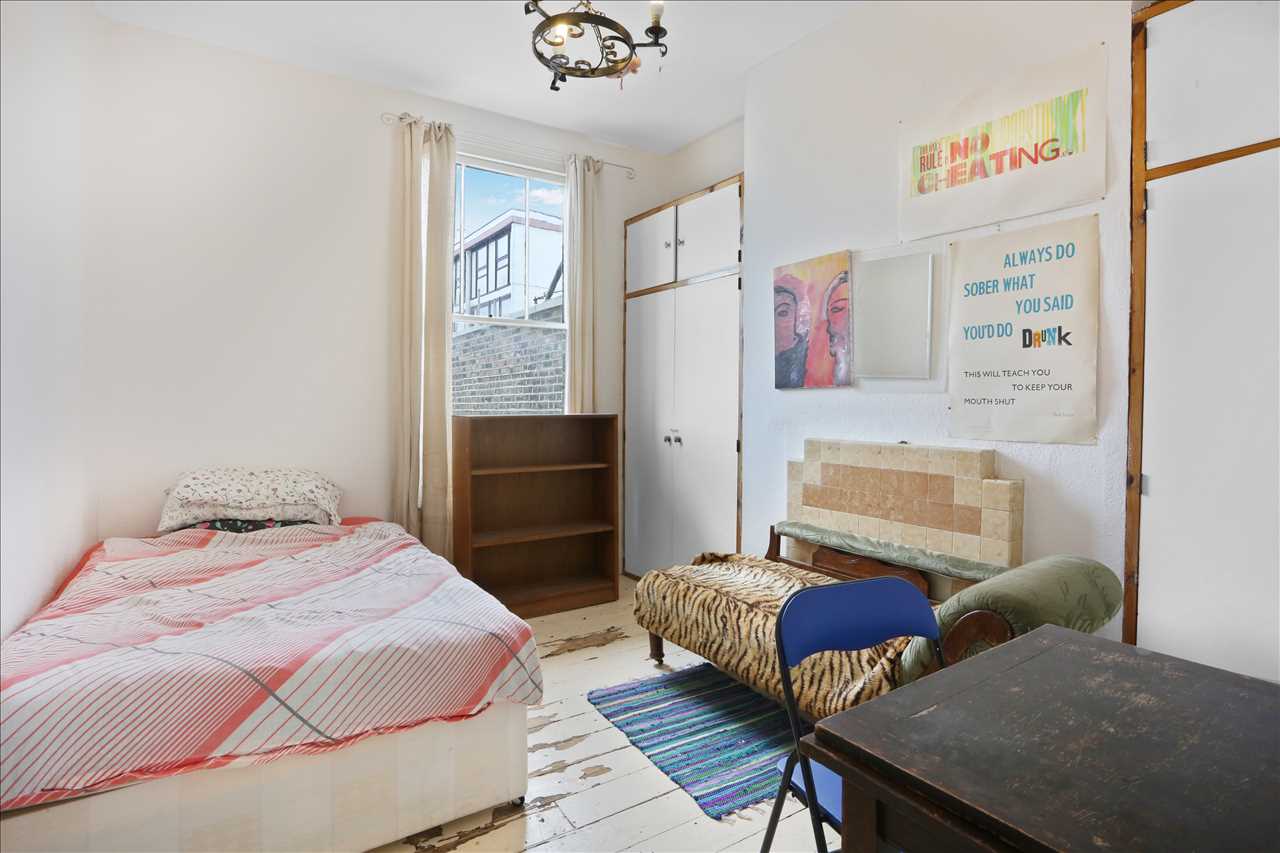 6 bed terraced house for sale in Tremlett Grove 4