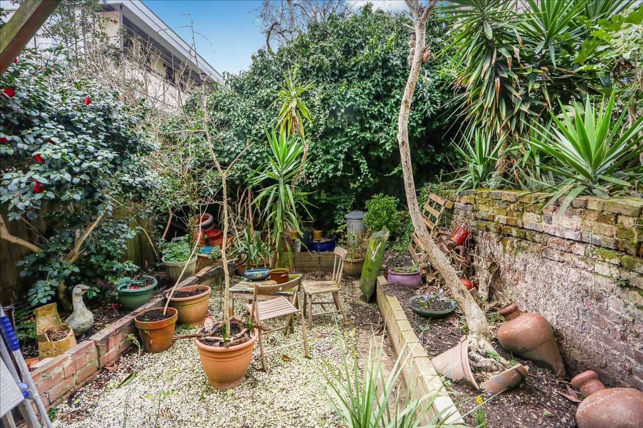 6 bed terraced house for sale in Tremlett Grove 11