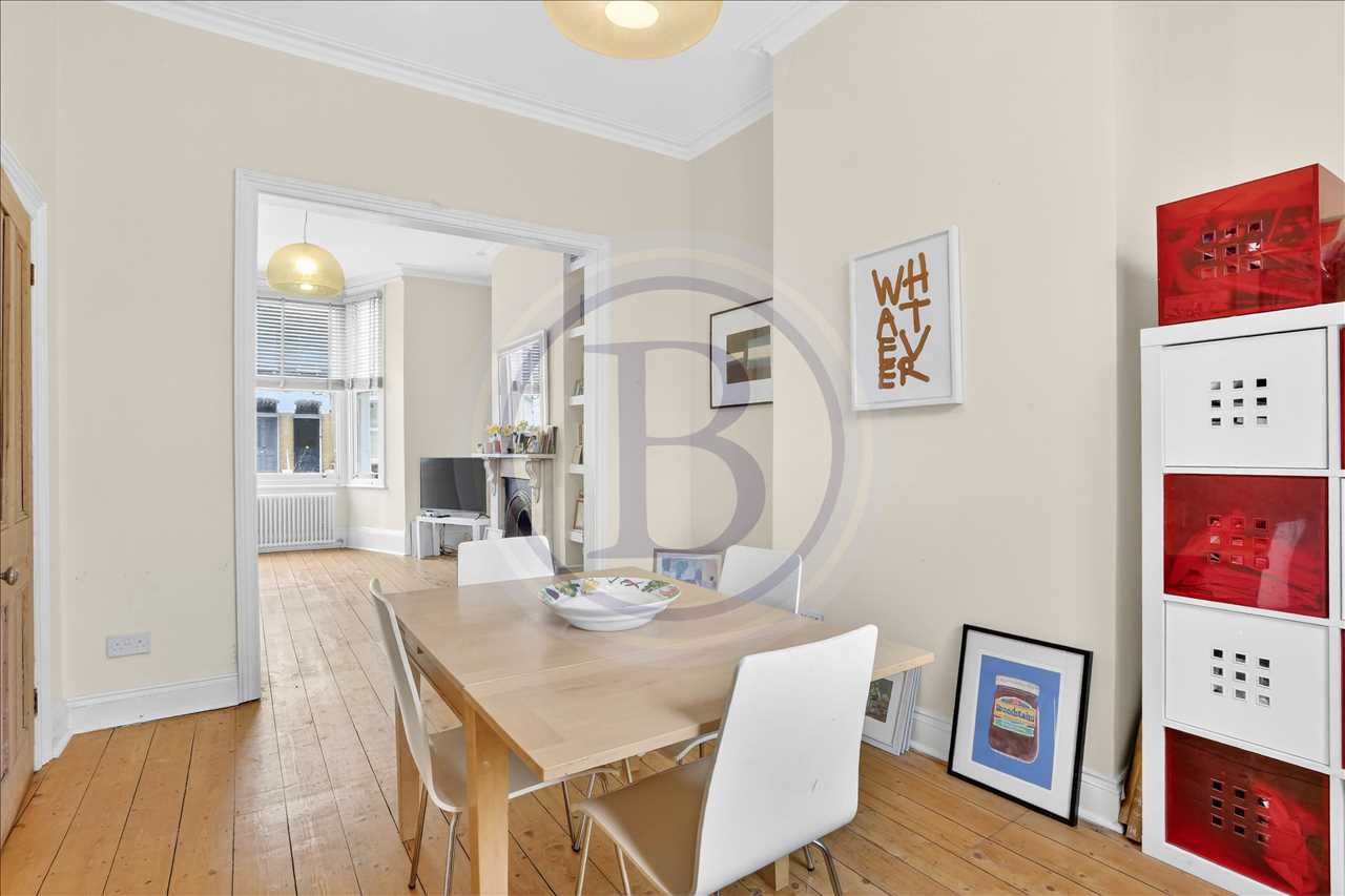 3 bed maisonette for sale in Corinne Road 2