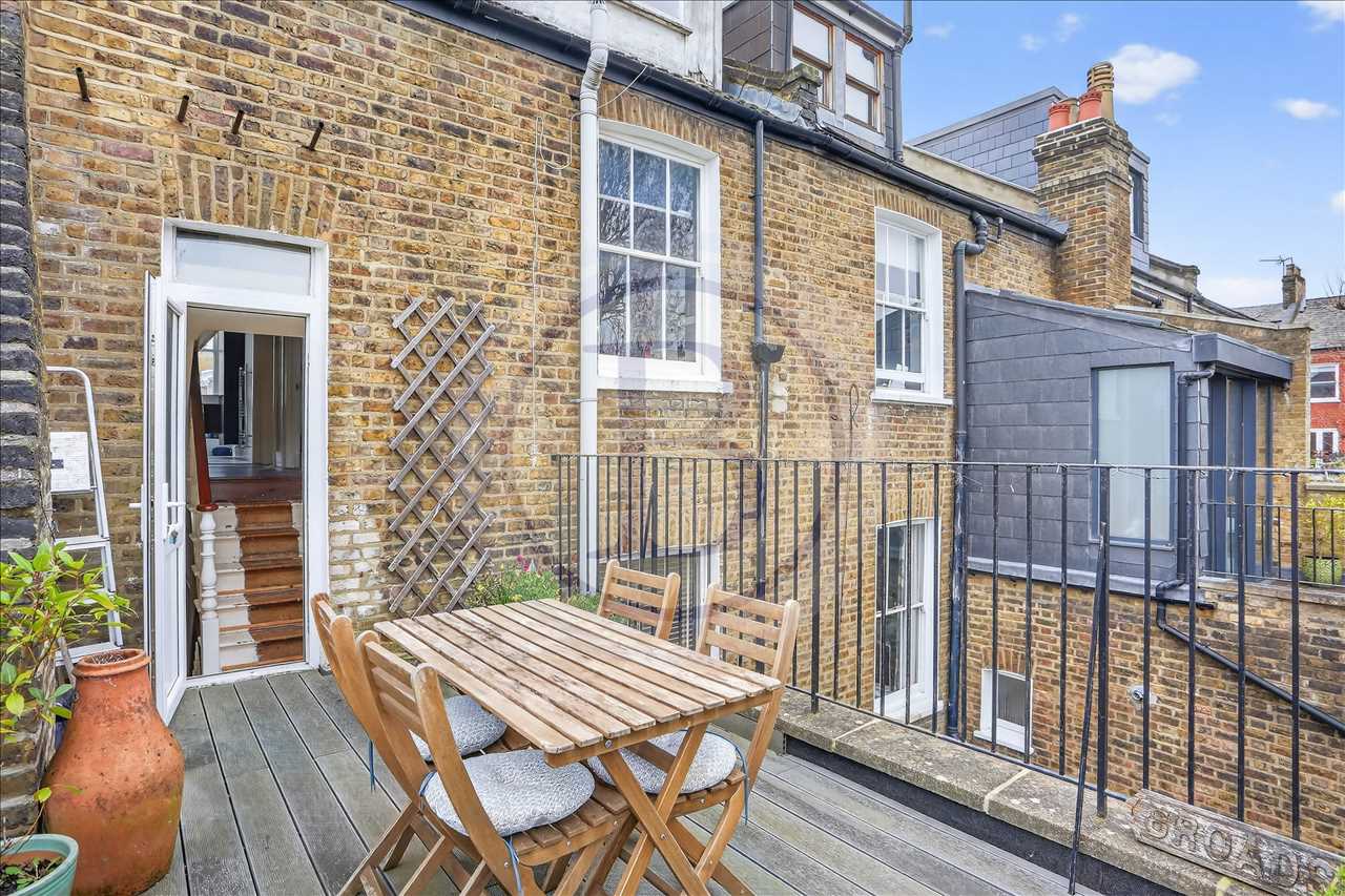 3 bed maisonette for sale in Corinne Road 5