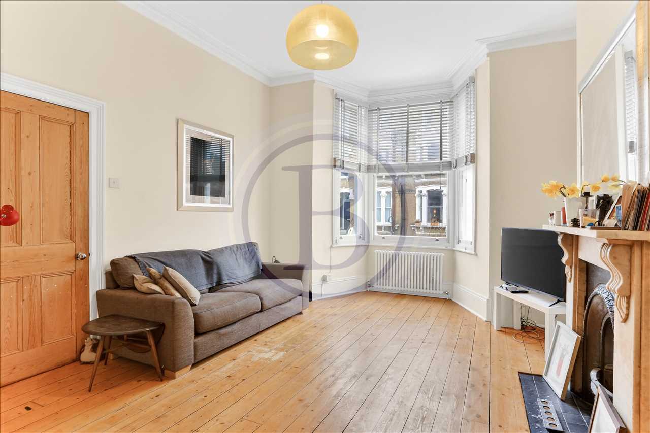 3 bed maisonette for sale in Corinne Road 8