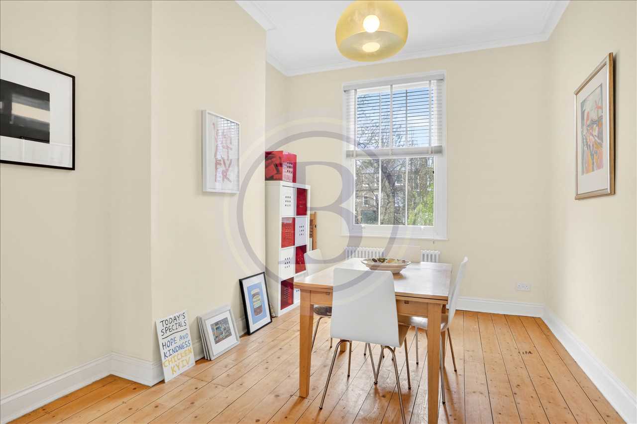 3 bed maisonette for sale in Corinne Road 13