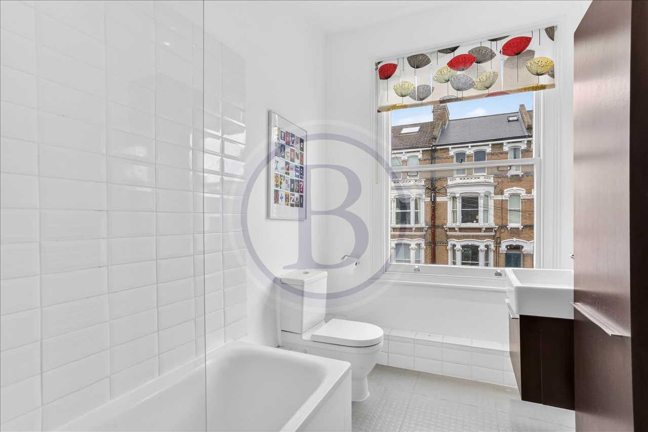 3 bed maisonette for sale in Corinne Road 19