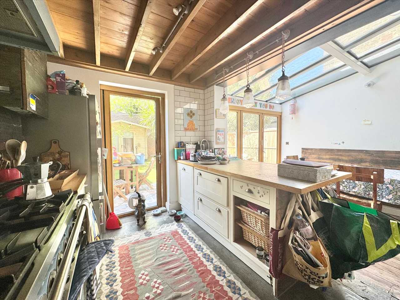 3 bed flat to rent in Southcote Road 5