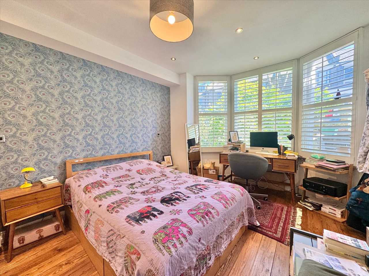 3 bed flat to rent in Southcote Road 7