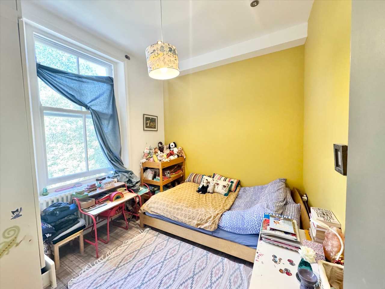 3 bed flat to rent in Southcote Road 11