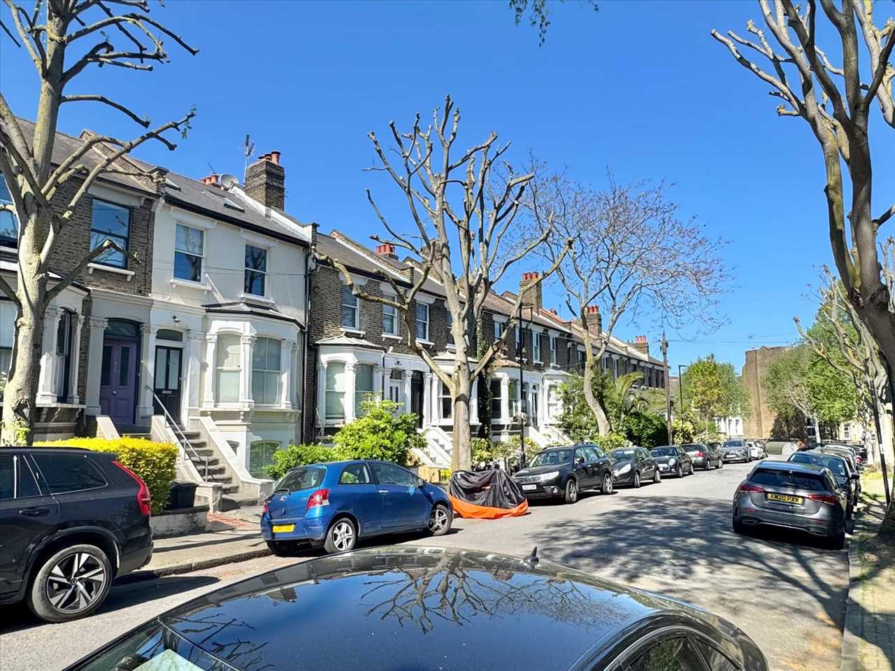 3 bed flat to rent in Southcote Road 12