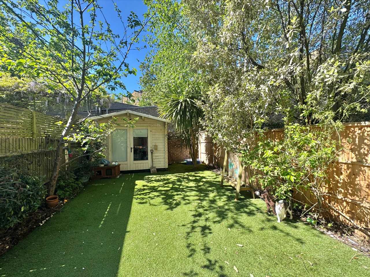 3 bed flat to rent in Southcote Road 18